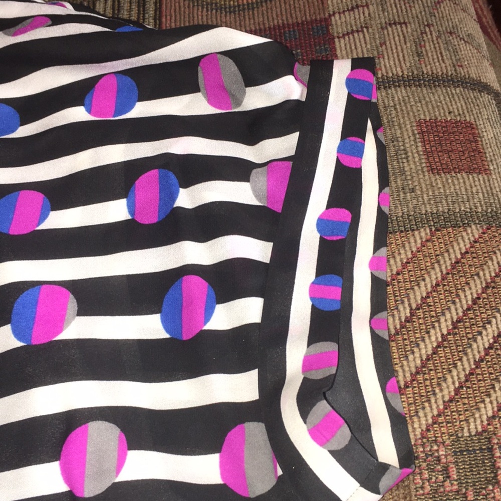 Cynthia Rowley Top - Geometric - Button down Back - Picture 8 of 13
